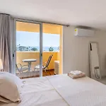 Apartment Beachfront Puerto Cabopino *
