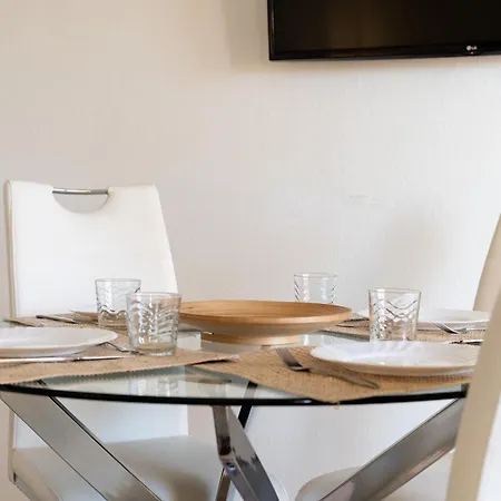 Beachfront Puerto Cabopino Апартаменти Марбелья