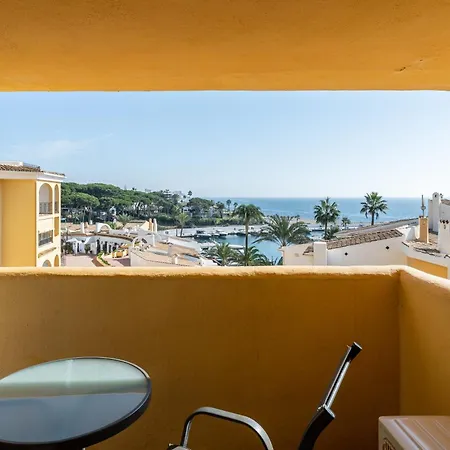 Beachfront Puerto Cabopino Марбелья