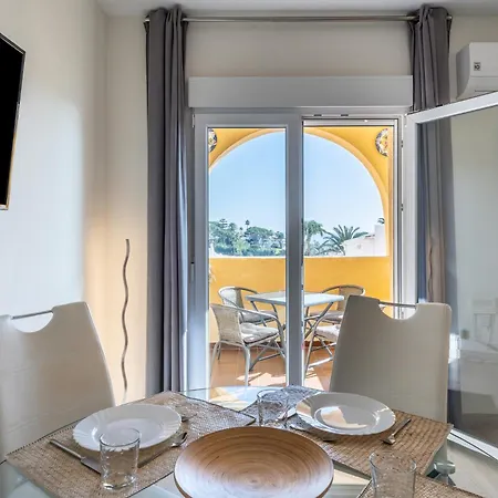 Beachfront Puerto Cabopino * מארבלה