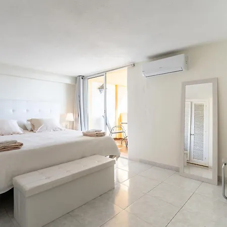 Beachfront Puerto Cabopino מארבלה