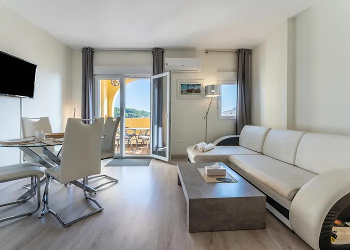 Beachfront Puerto Cabopino アパート マルベーリャ