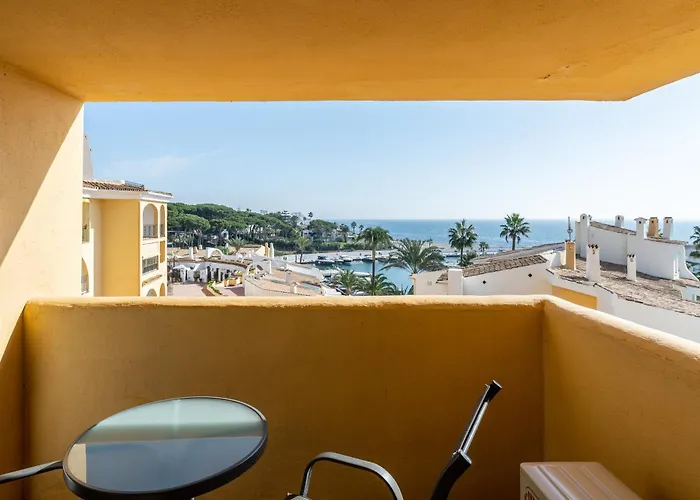 Beachfront Puerto Cabopino マルベーリャ
